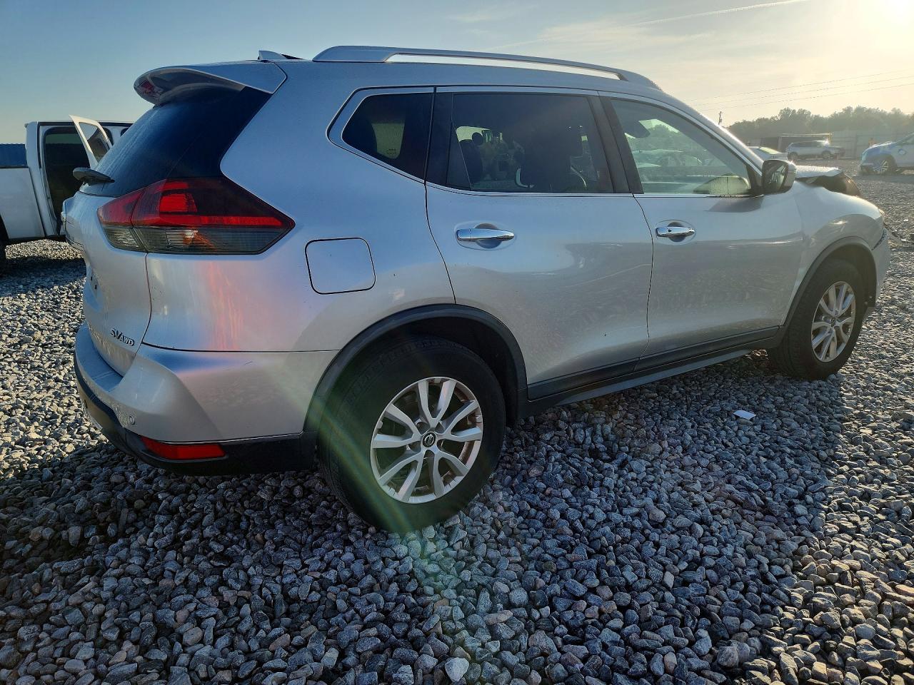 2020 Nissan Rogue Sv - Image 3