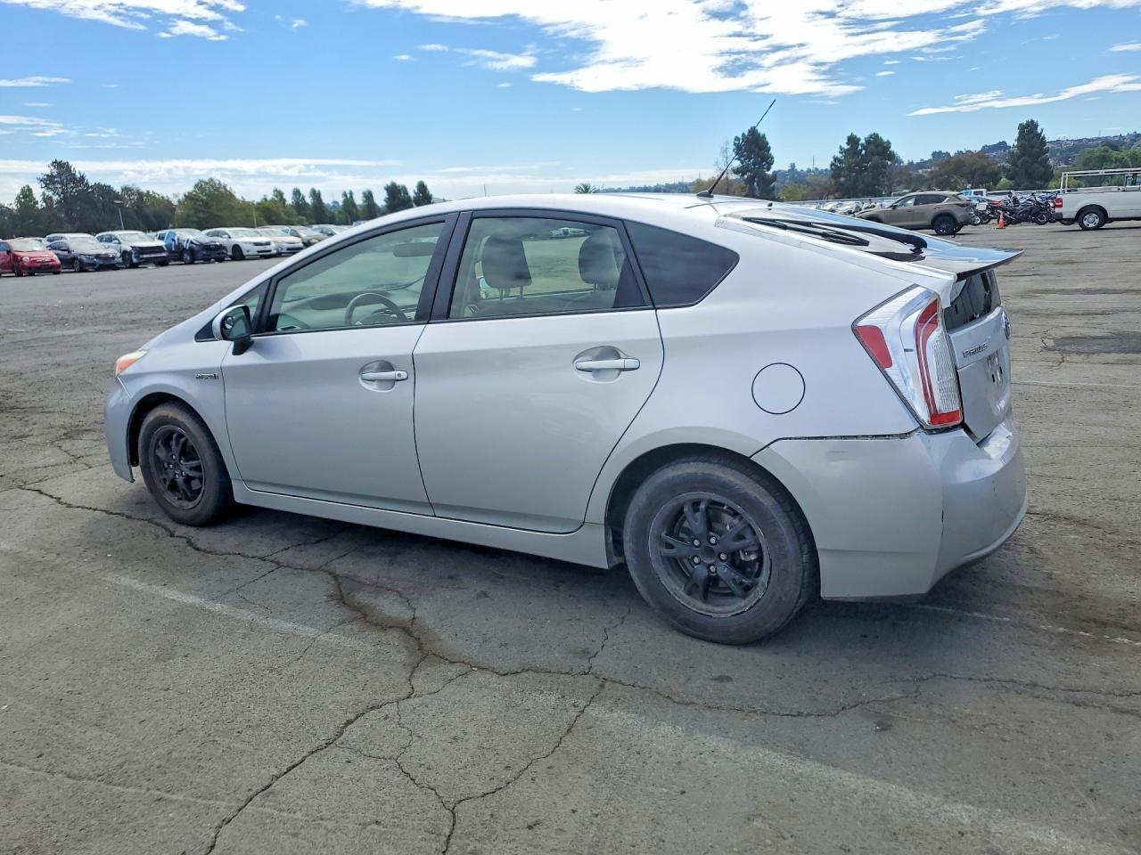 2014 Toyota Prius Two - Фото 2