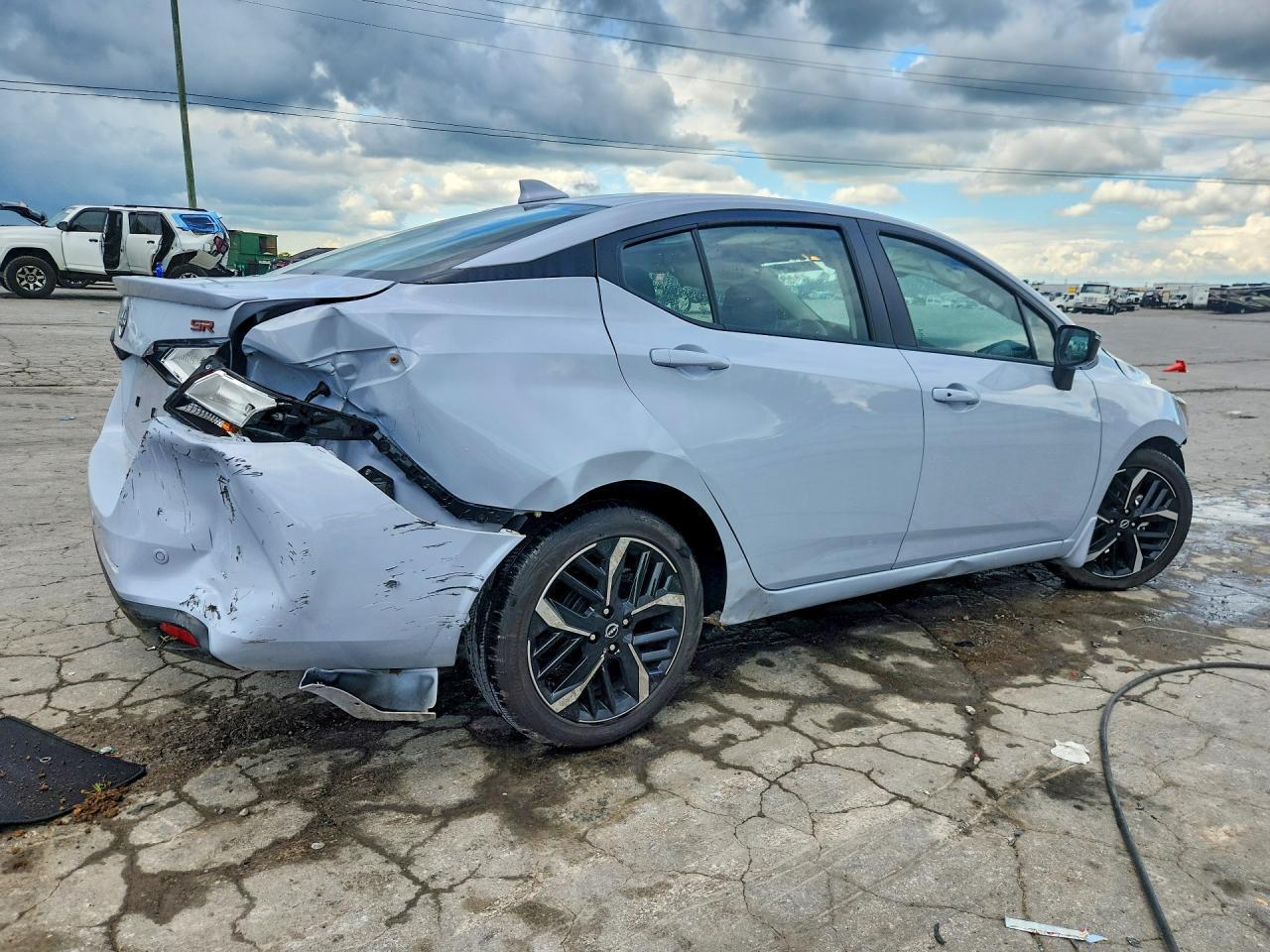 2025 Nissan Versa Sr - Фото 3