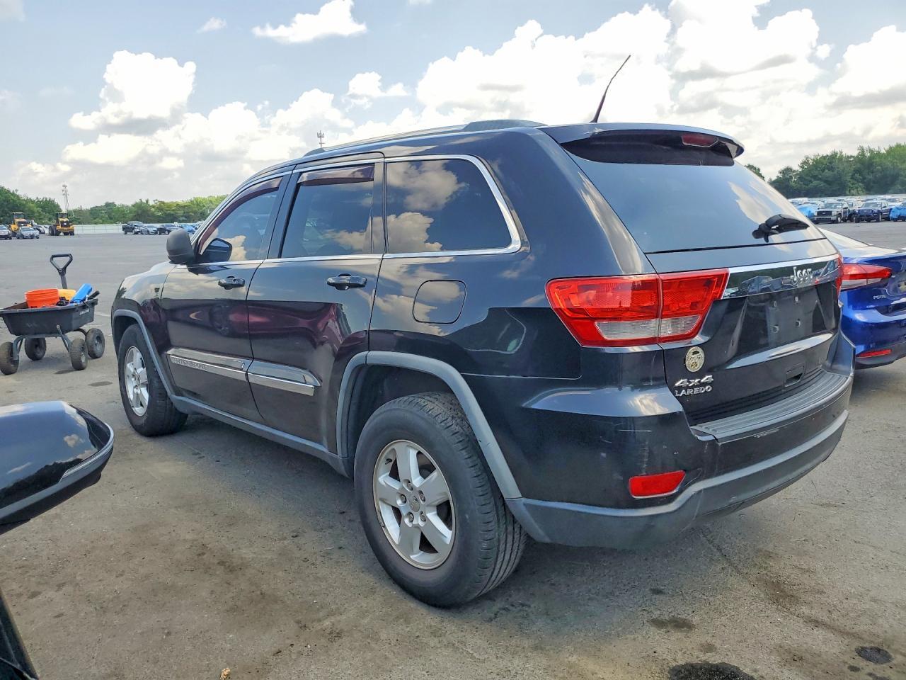 2011 Jeep Grand Cherokee Laredo - Image 2