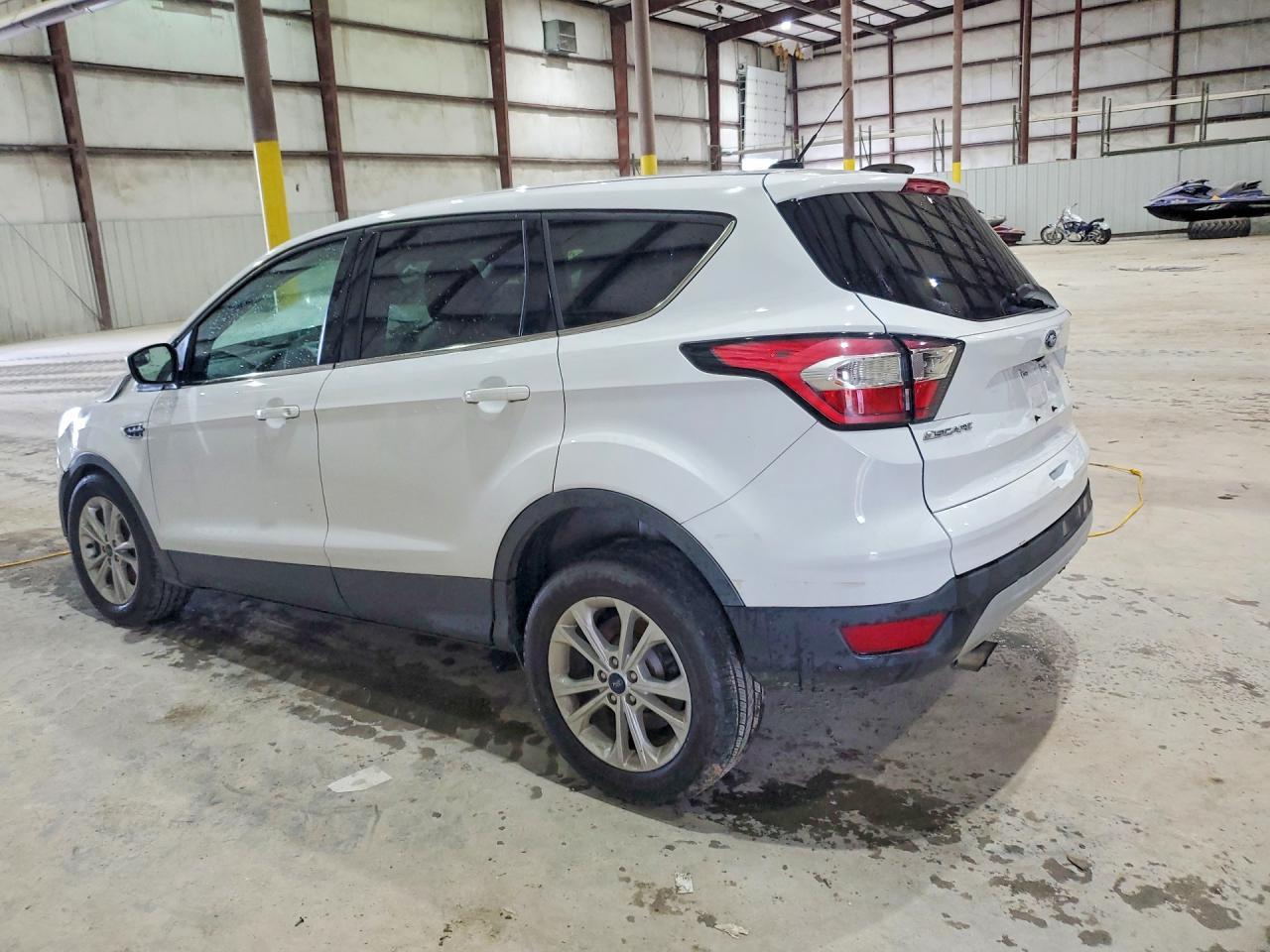 2017 Ford Escape Se - Фото 2