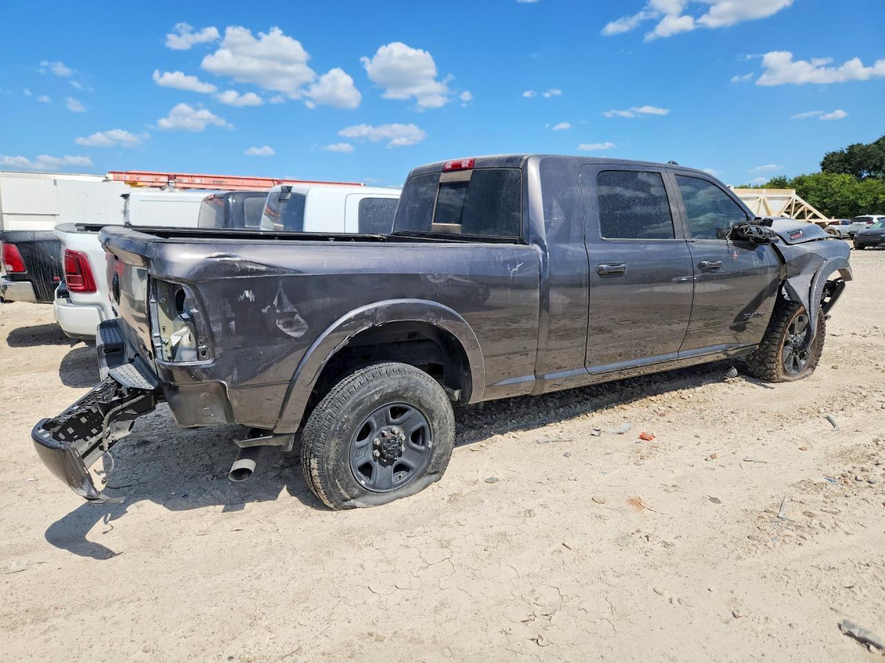 2022 Ram 2500 Laramie - Фото 3