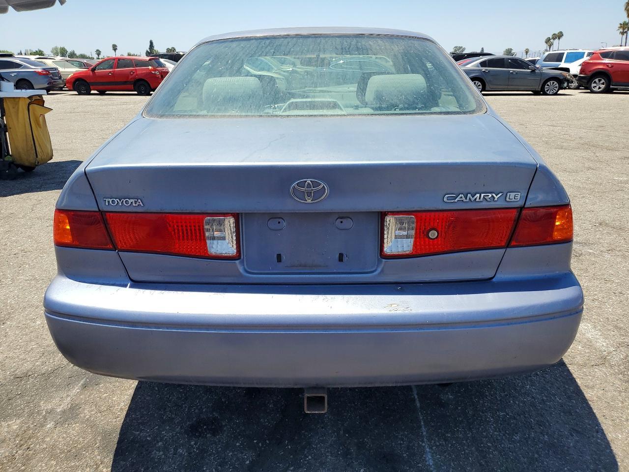 2000 Toyota Camry Le - Фото 6
