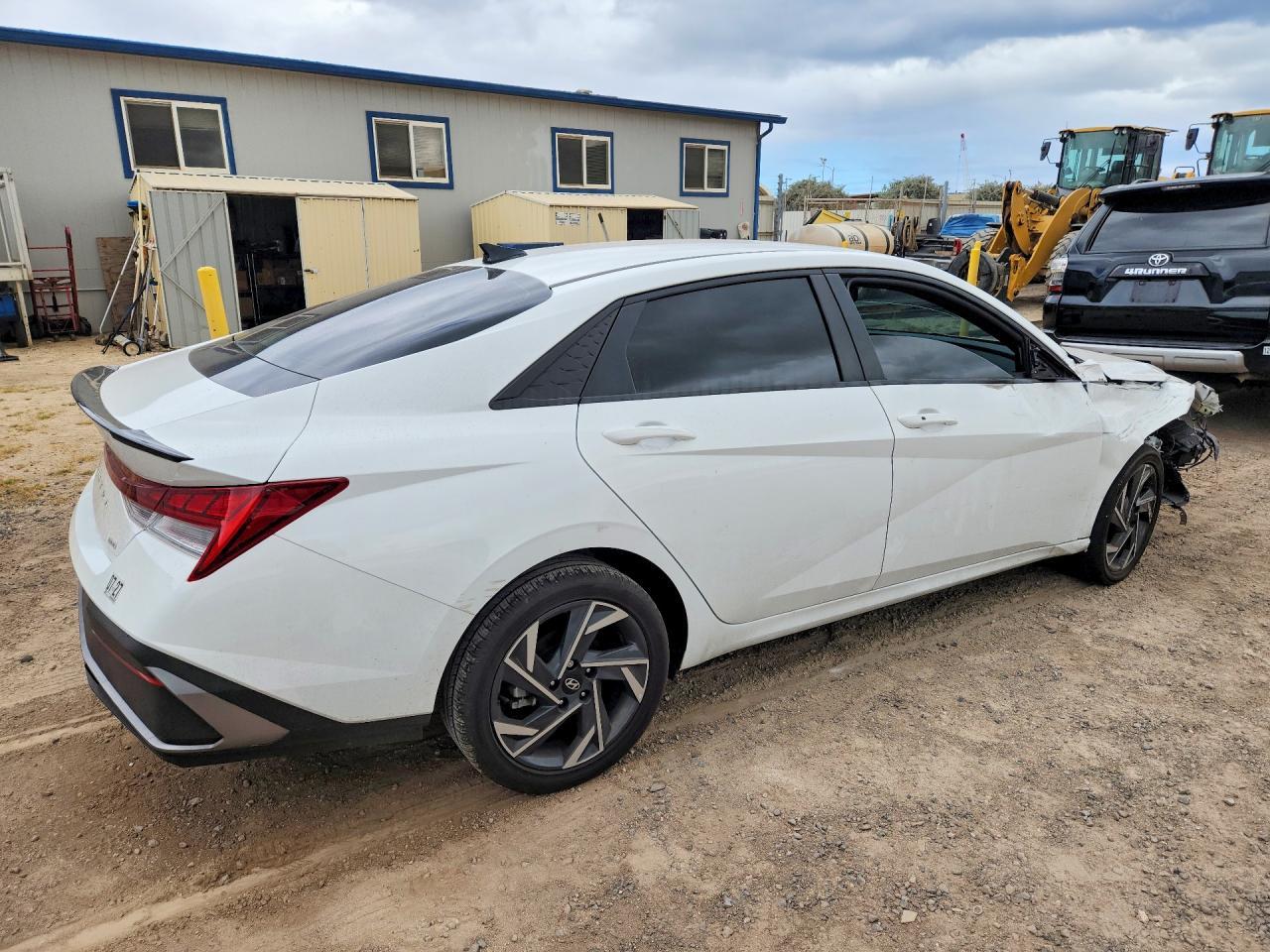 2025 Hyundai Elantra Hybrid Sel Sport - Image 3