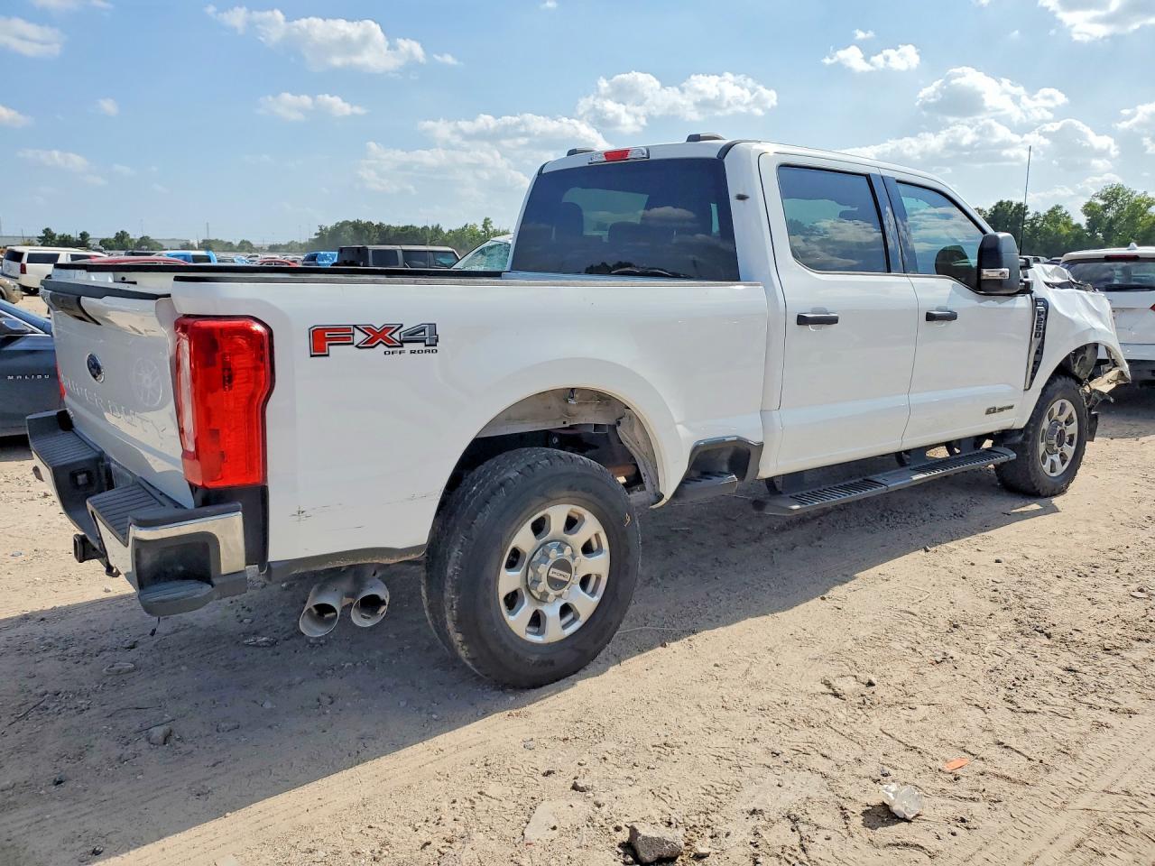 2024 Ford F250 Super Duty - Фото 3