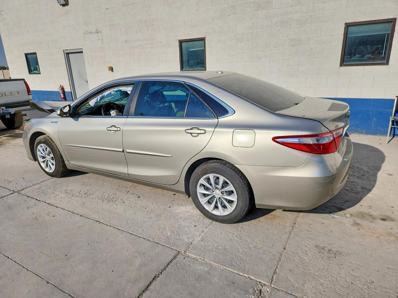 2017 Toyota Camry Hybrid Le - Фото 2