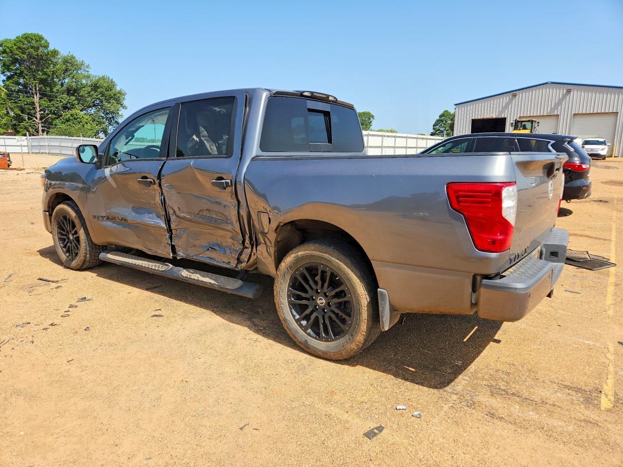 2018 Nissan Titan Sv - Фото 2