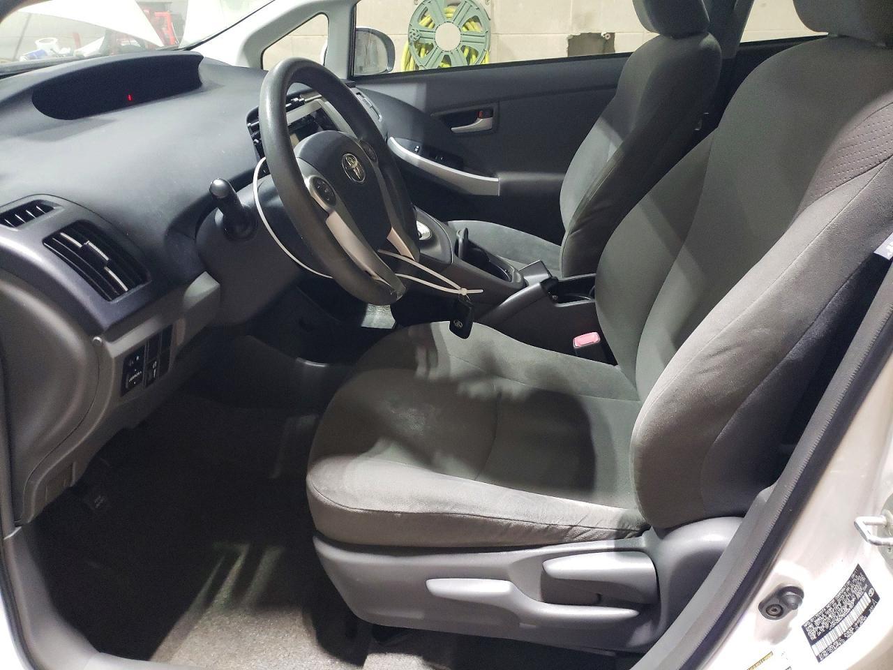 2011 Toyota Prius Two - Фото 7