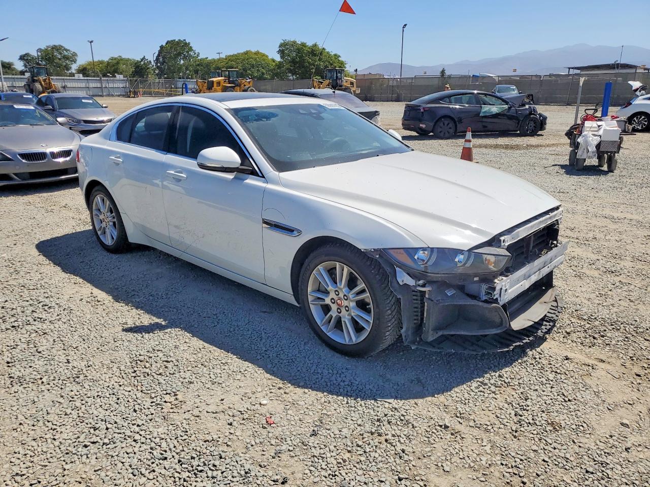 2019 Jaguar Xe Premium - Фото 4
