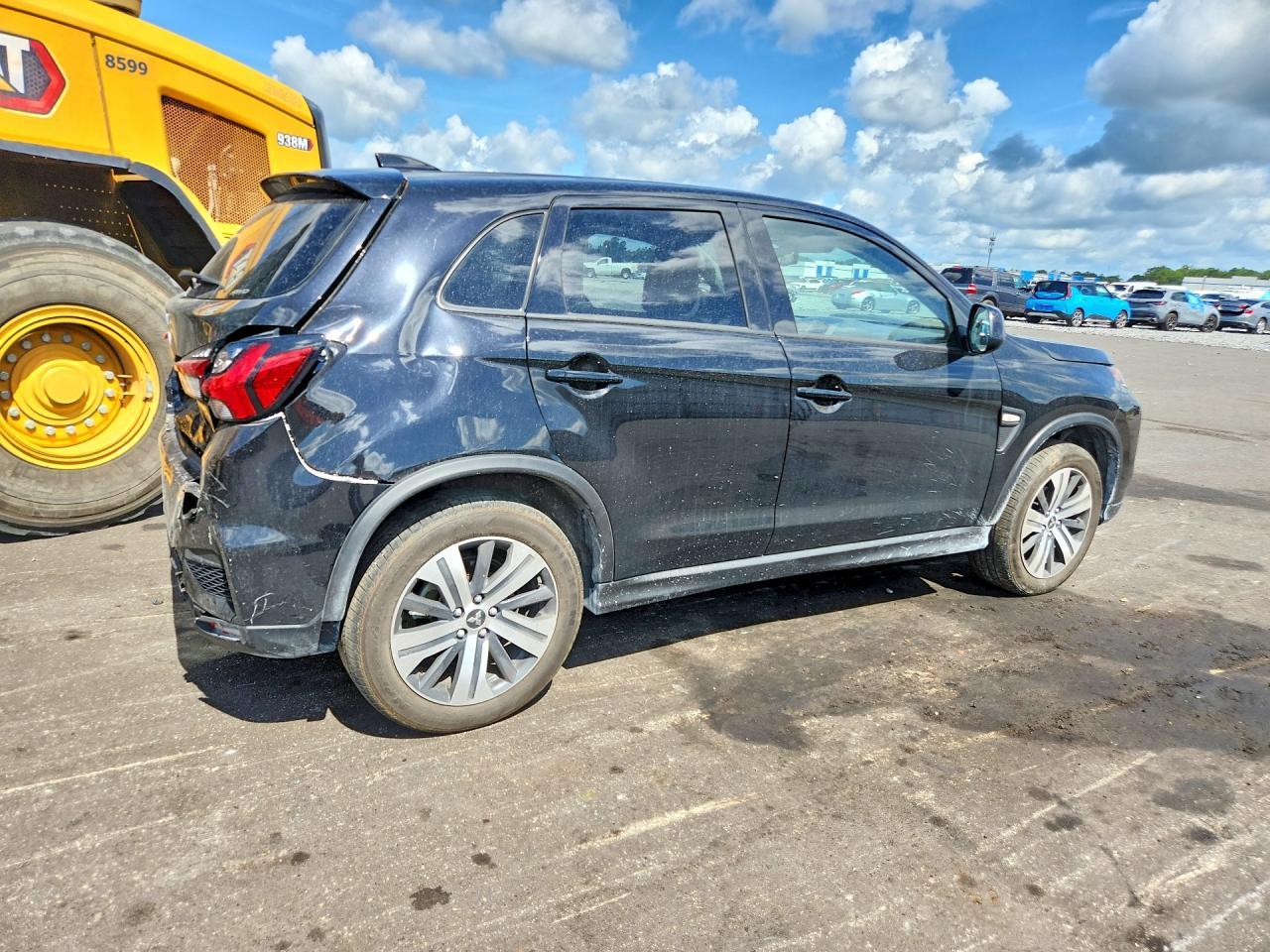 2024 Mitsubishi Outlander Sport S/Se - Фото 3