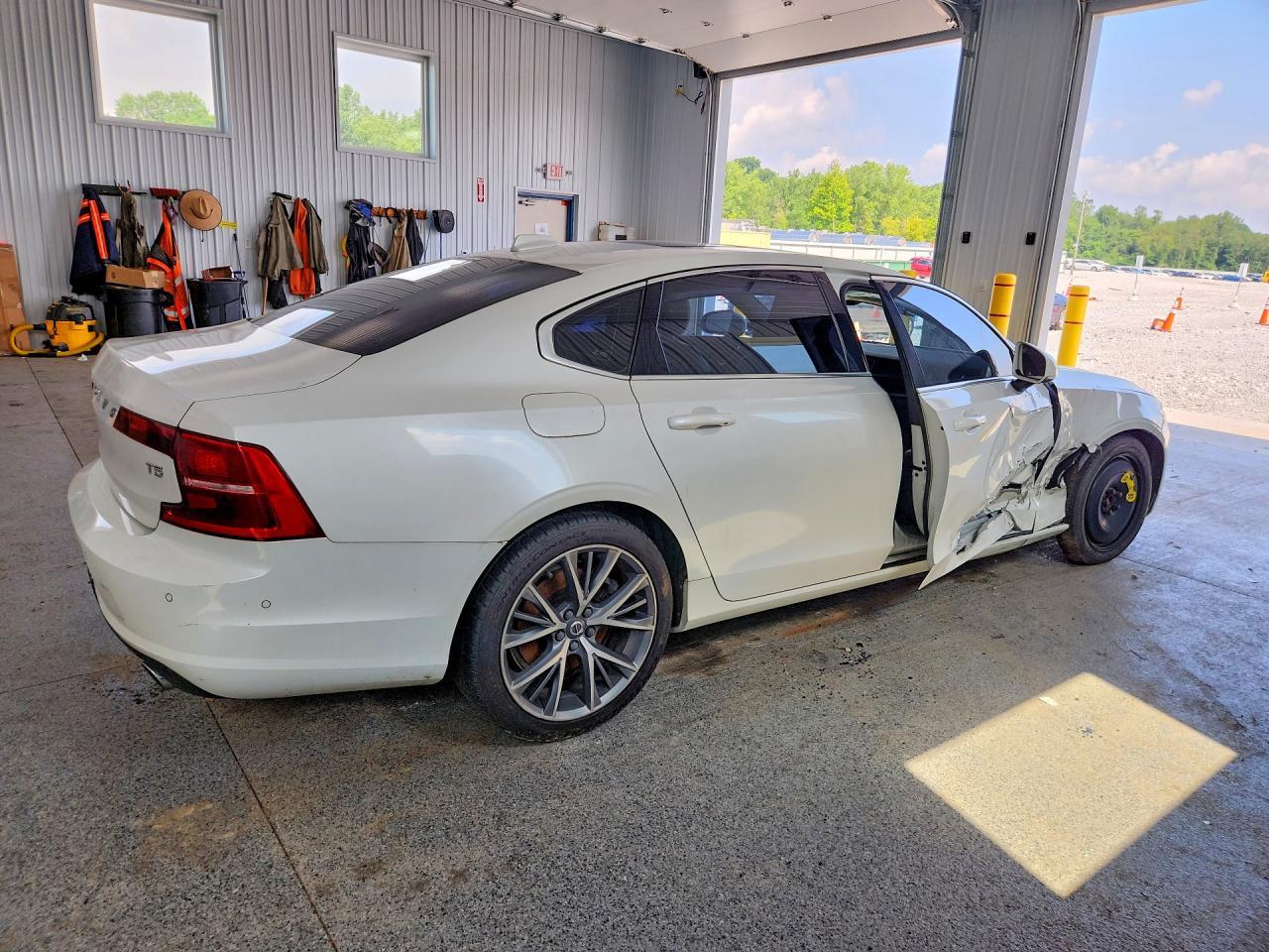 2018 Volvo S90 T5 Momentum - Фото 3