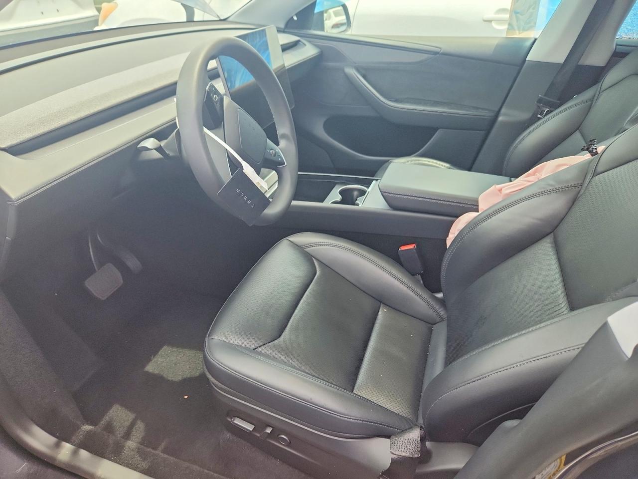 2026 Tesla Model Y - Image 7
