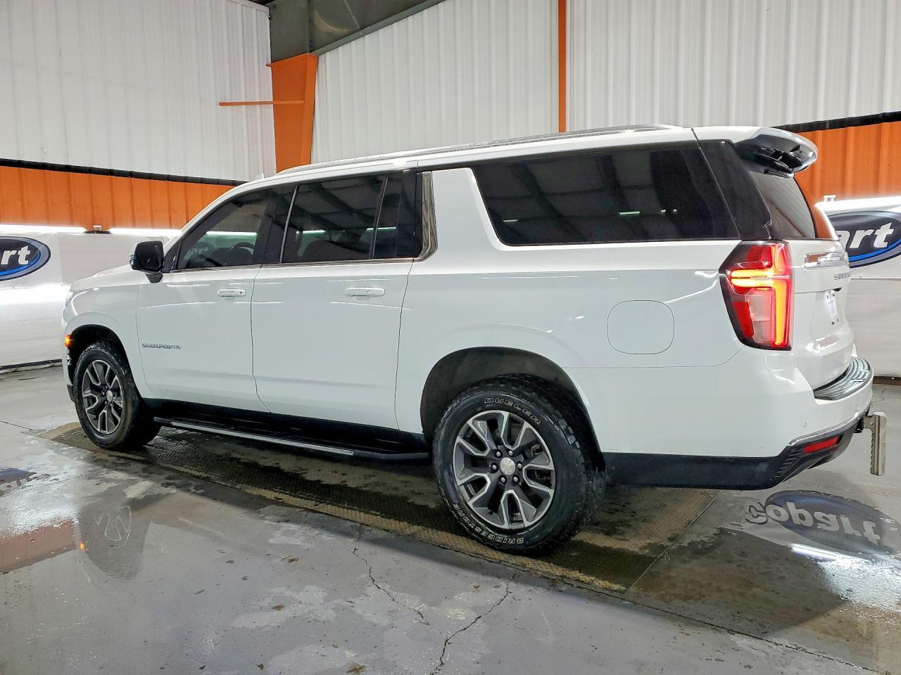 2022 Chevrolet Suburban K1500 Lt - Image 2