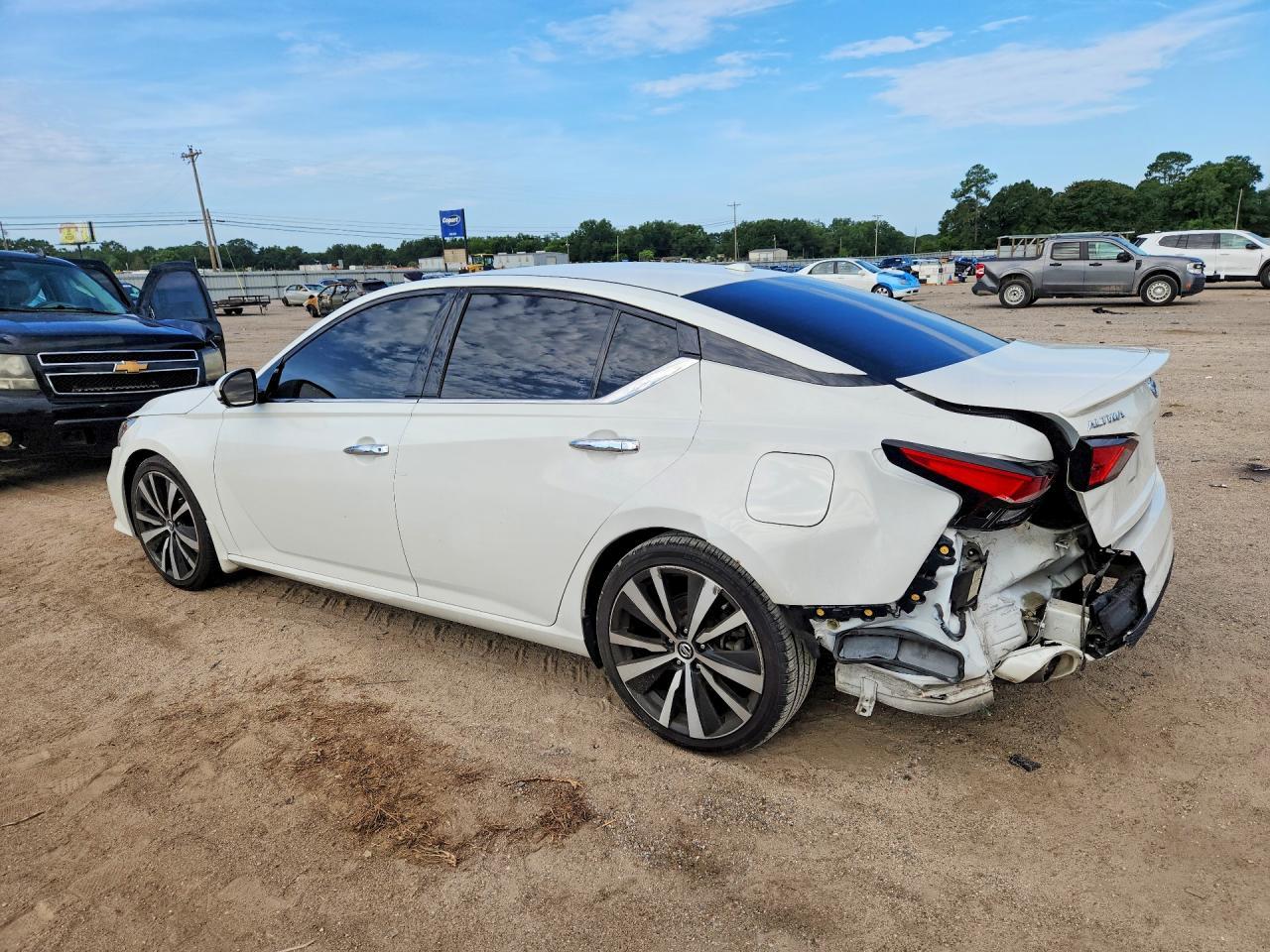 2019 Nissan Altima Platinum - Фото 2
