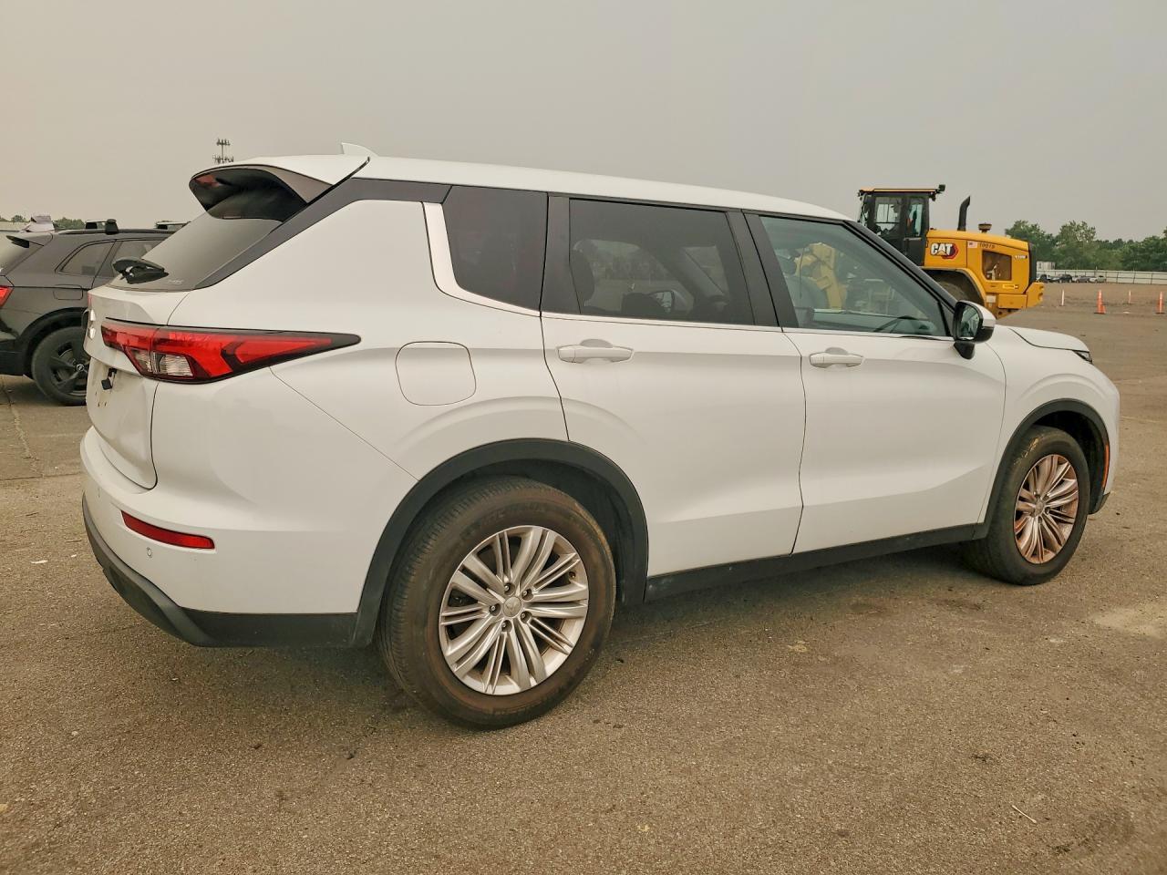 2022 Mitsubishi Outlander Es - Фото 3