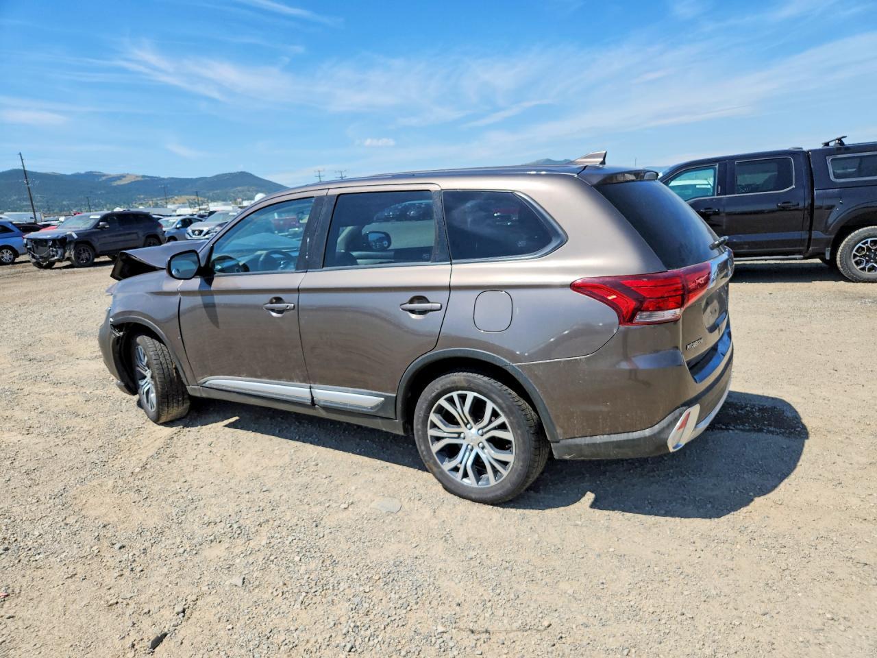 2018 Mitsubishi Outlander Es - Image 2