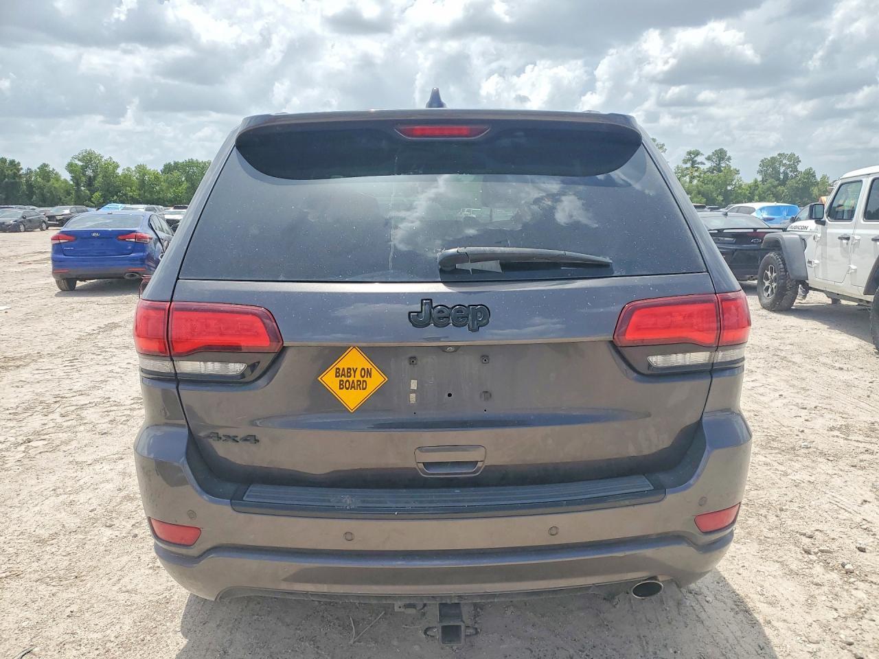 2018 Jeep Grand Cherokee Laredo - Image 6