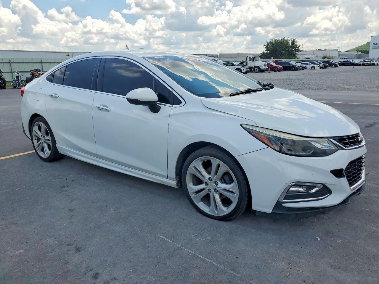 2016 Chevrolet Cruze Premier - Фото 4