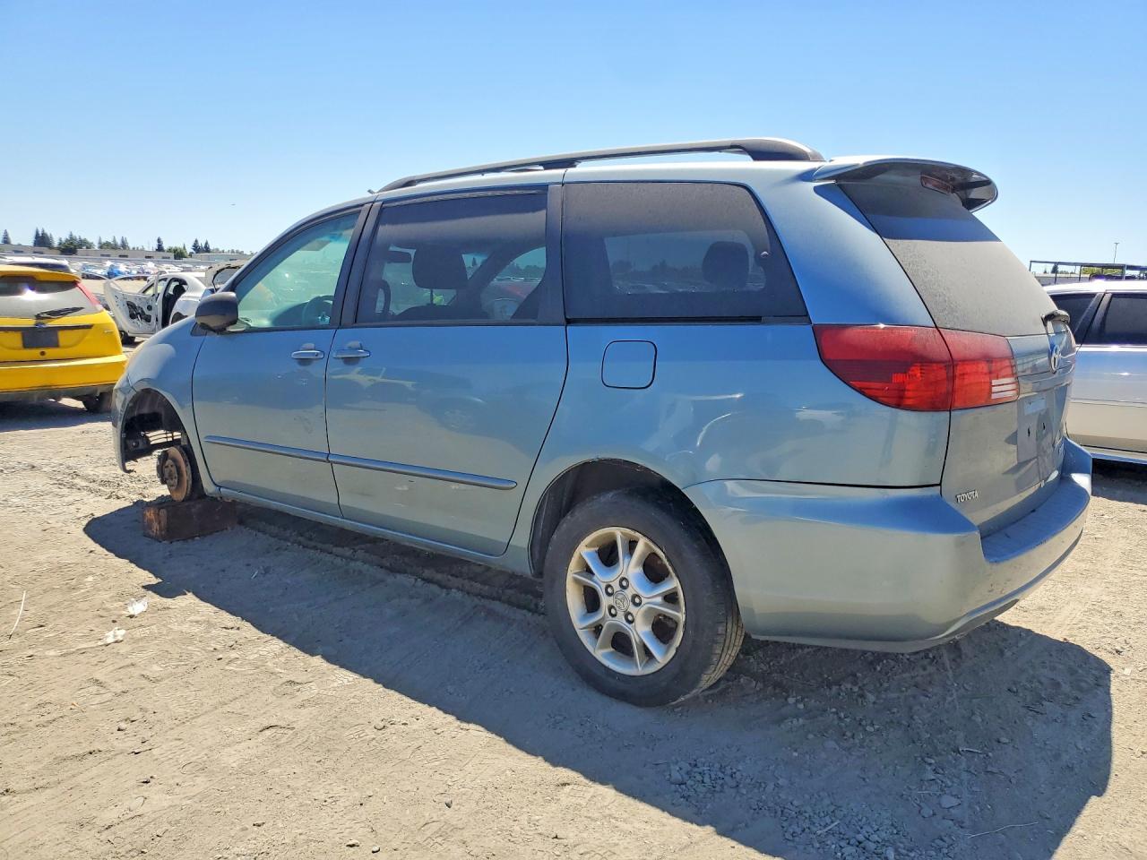 2005 Toyota Sienna Le - Image 2