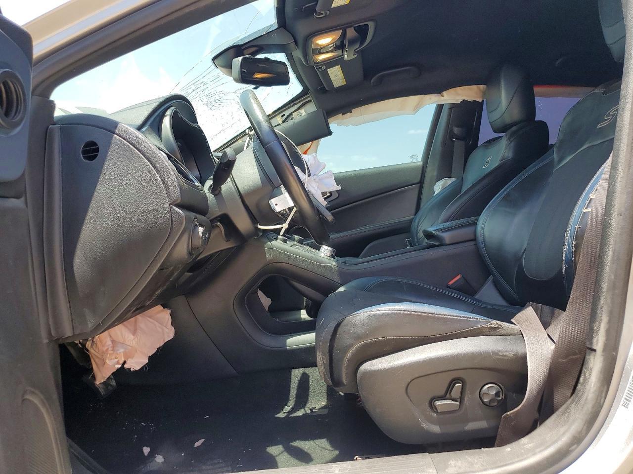 2015 Chrysler 200 S - Image 7