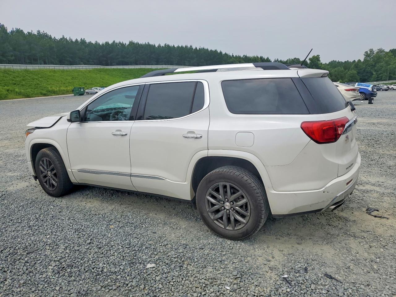 2017 GMC Acadia Denali - Фото 2