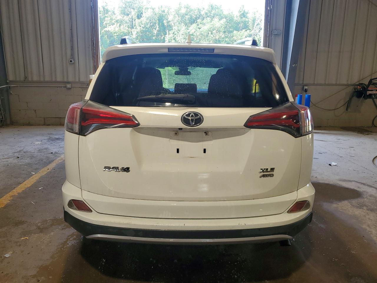 2017 Toyota Rav4 Xle - Image 6