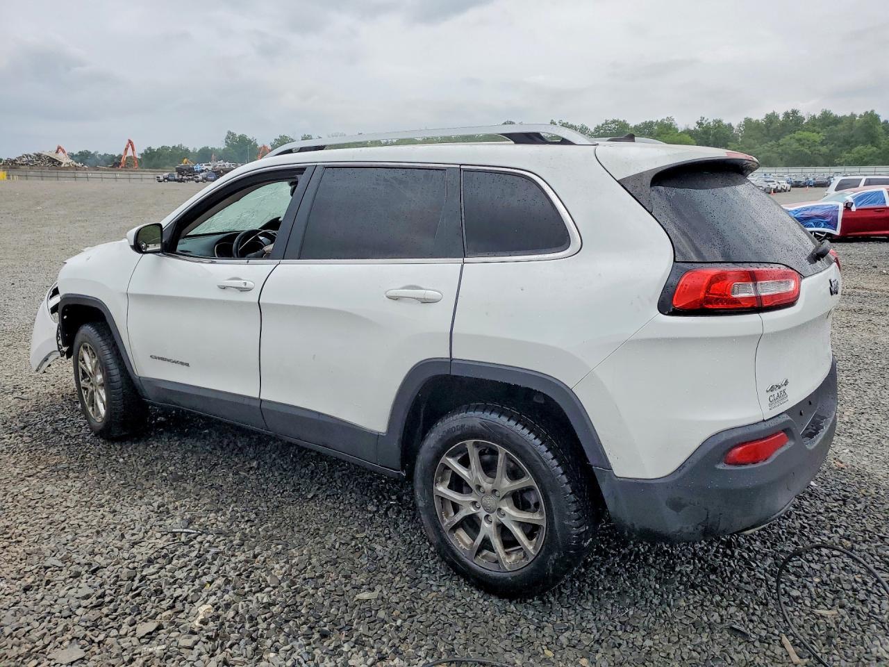 2015 Jeep Cherokee Latitude - Image 2