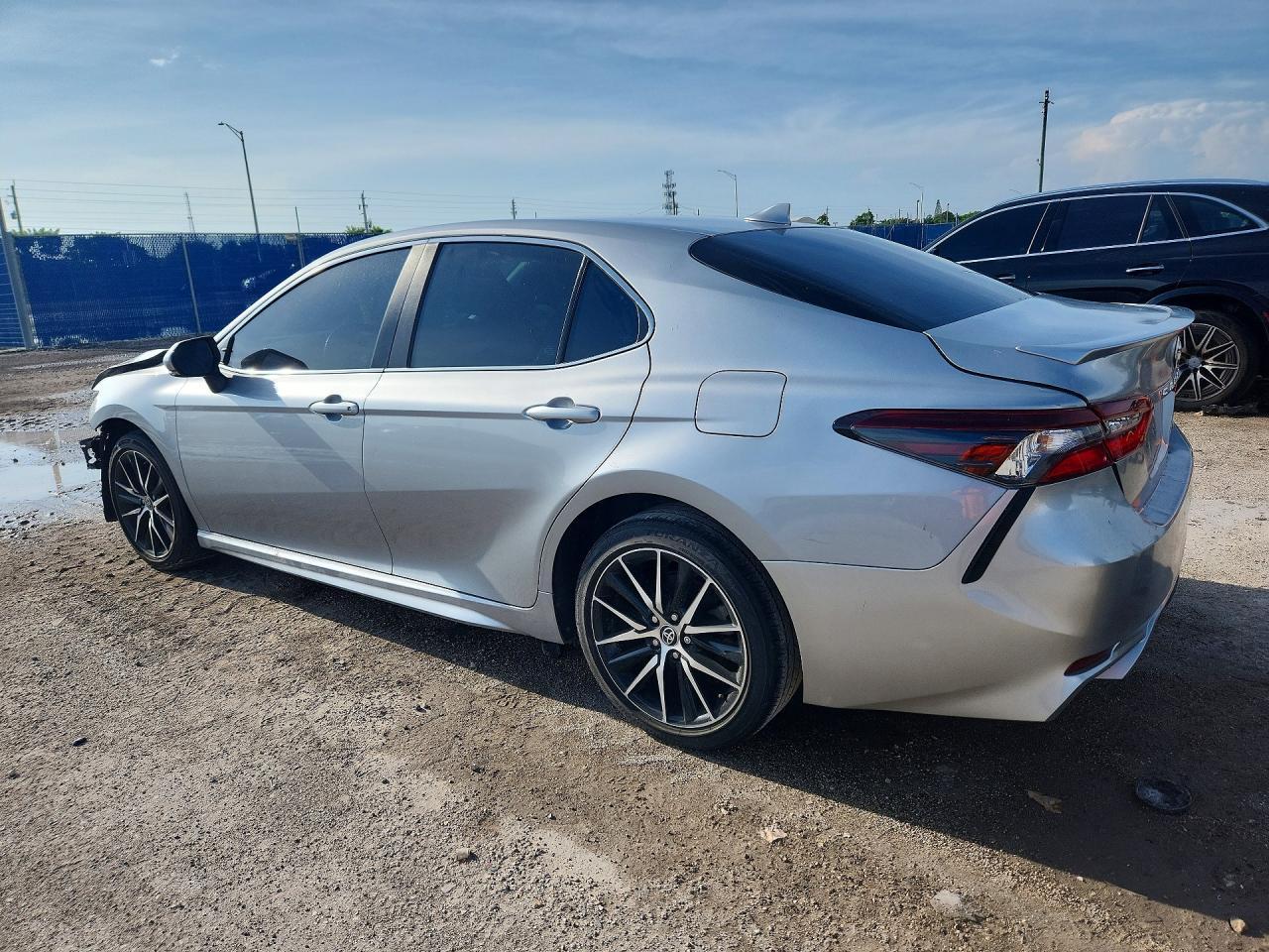 2023 Toyota Camry Se - Image 2