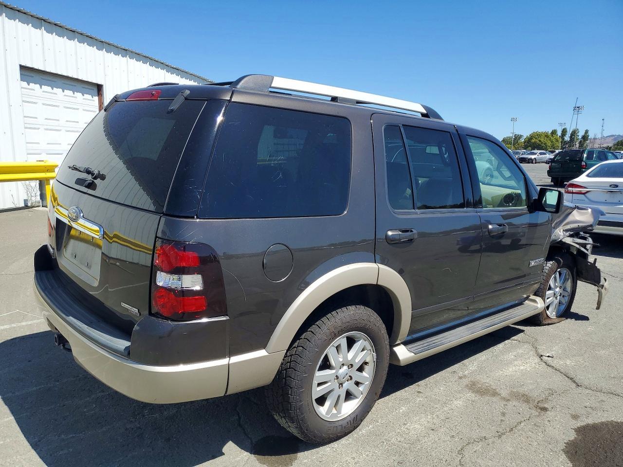 2006 Ford Explorer Eddie Bauer - Image 3