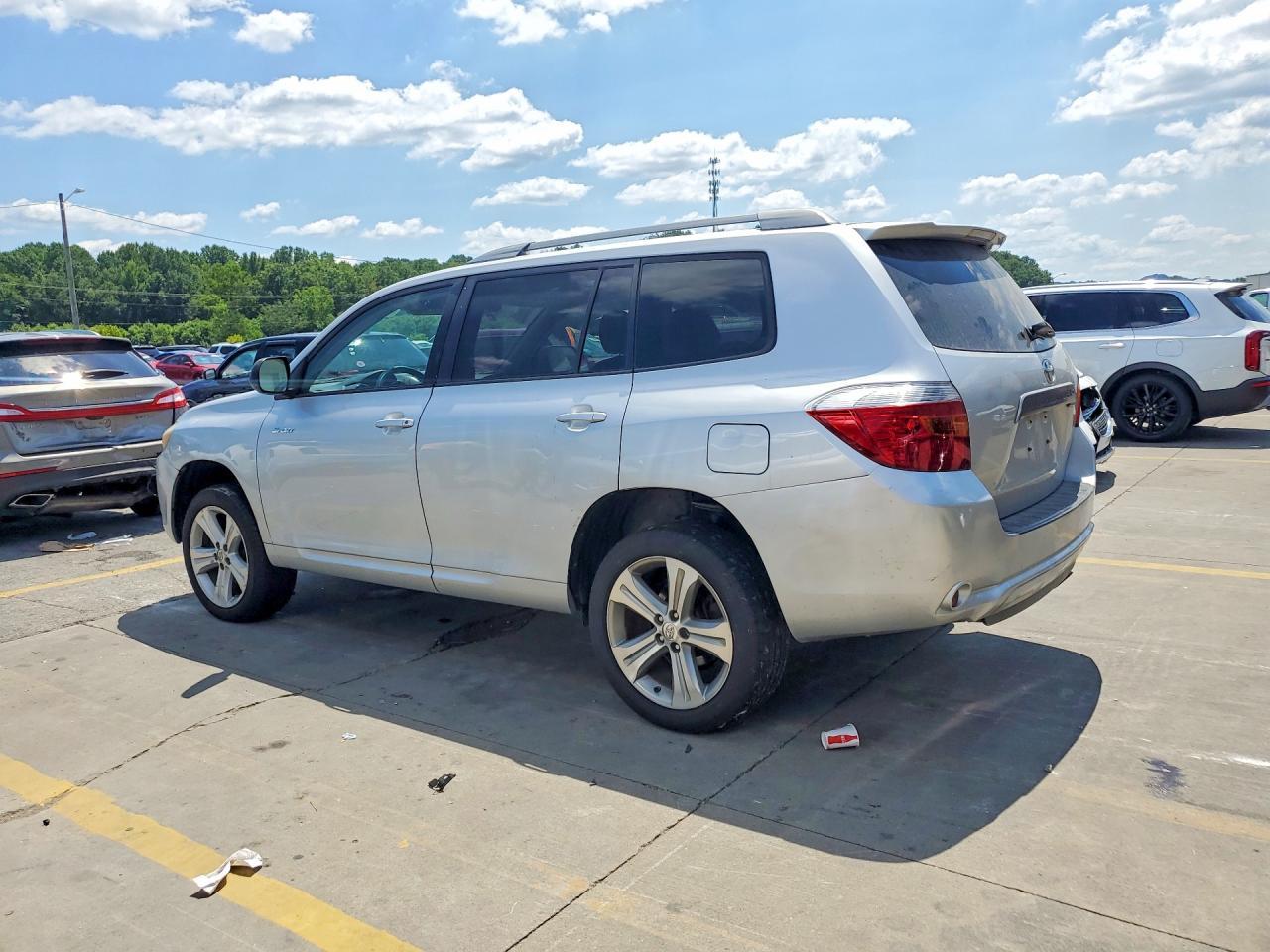 2010 Toyota Highlander Sport - Фото 2