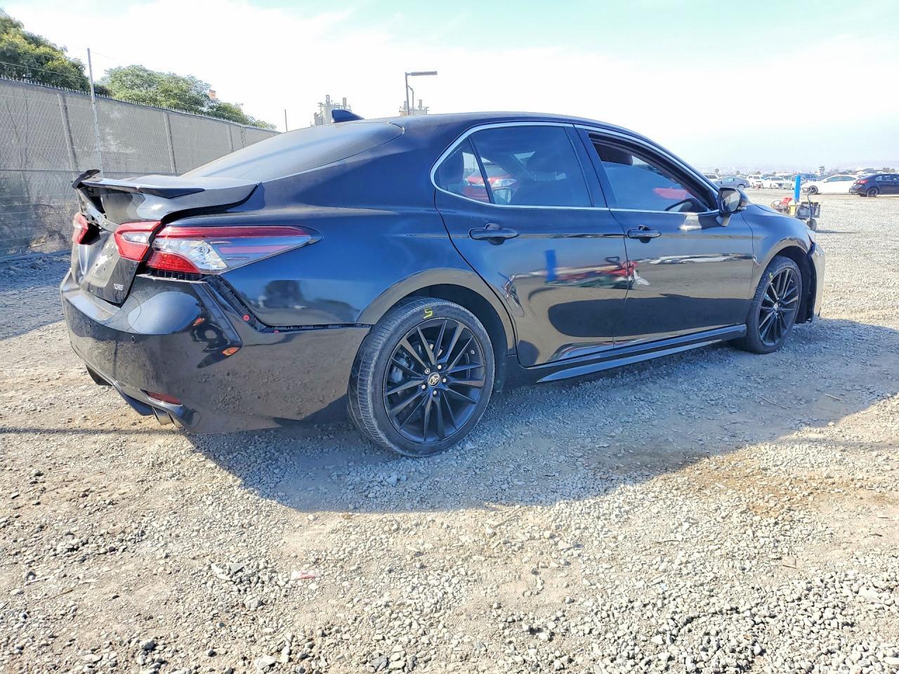 2021 Toyota Camry Xse - Фото 3