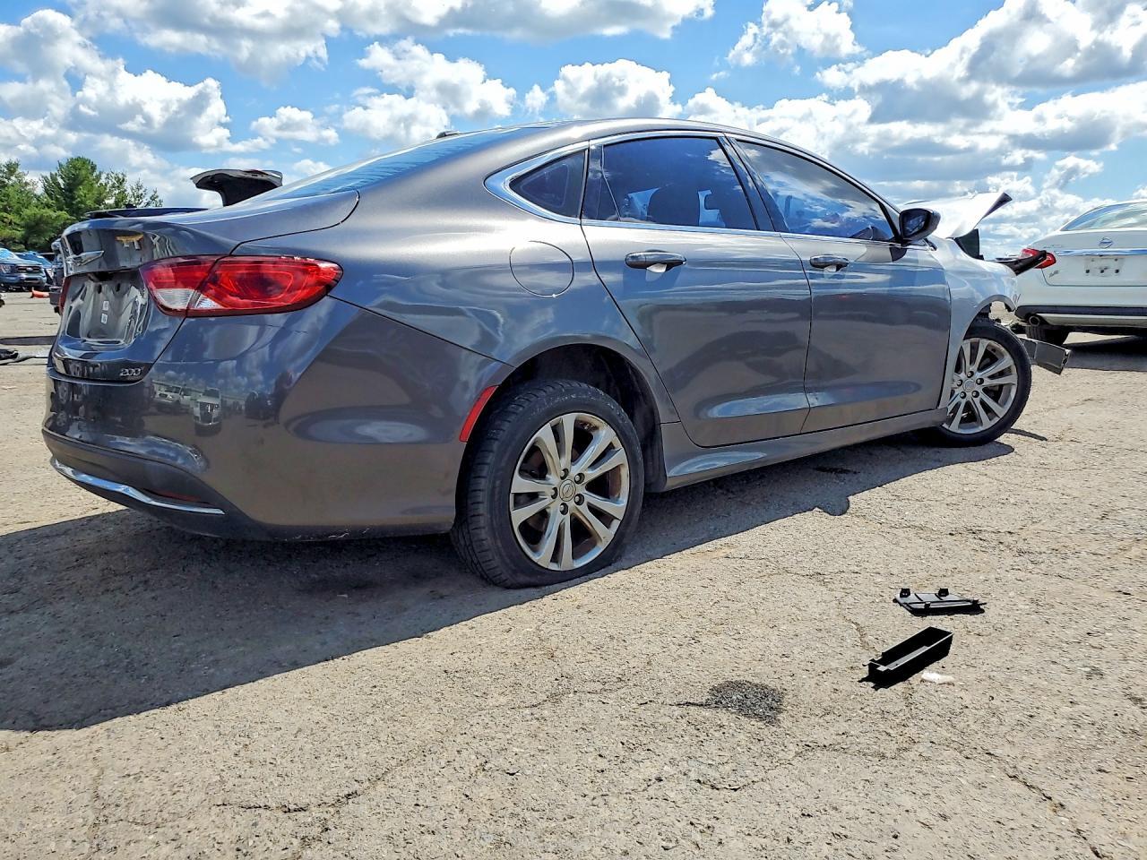 2015 Chrysler 200 Limited - Фото 3