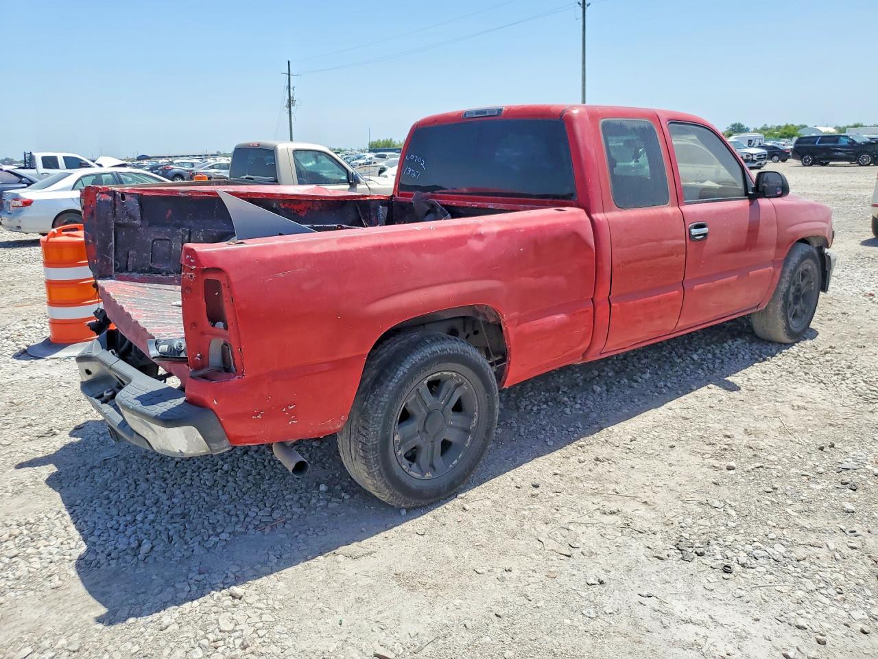 2001 Chevrolet Silverado C1500 - Image 3