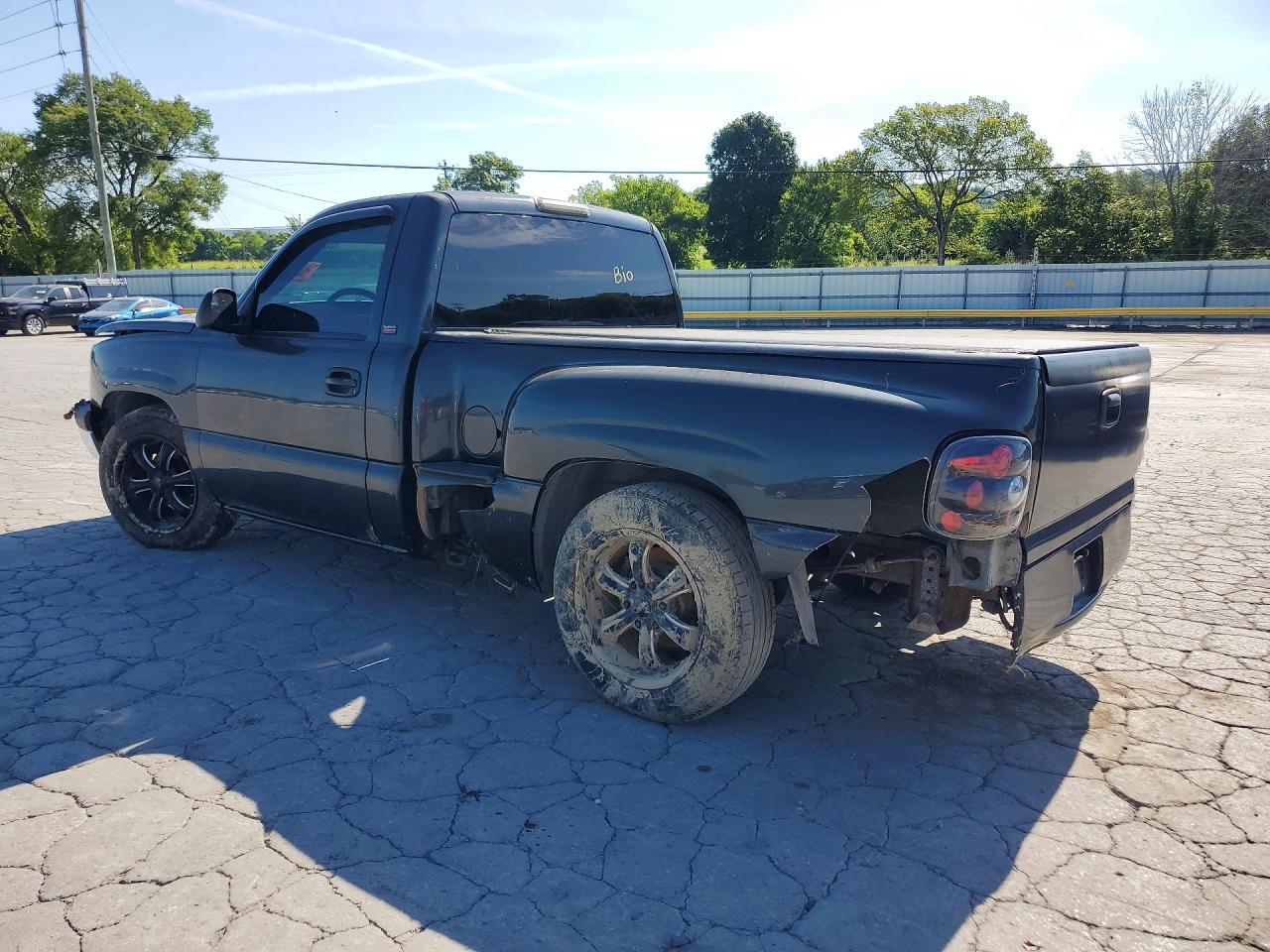 2003 Chevrolet Silverado C1500 - Image 2