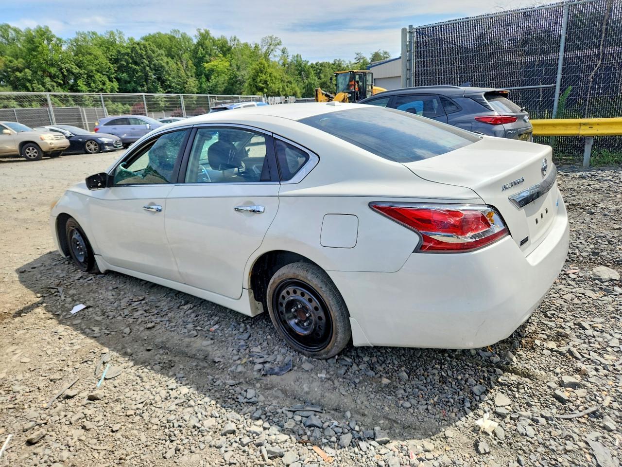 2014 Nissan Altima 2.5 S - Фото 2
