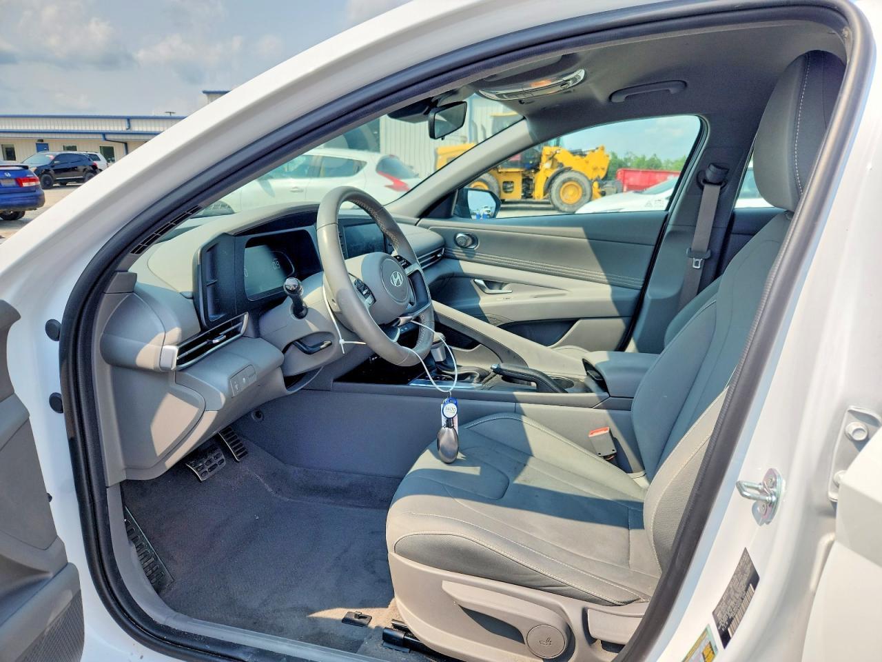 2025 Hyundai Elantra Sel Sport - Image 7