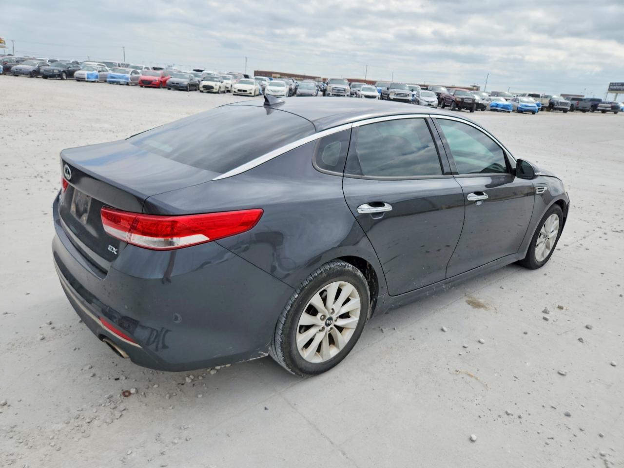 2018 Kia Optima Ex - Image 3