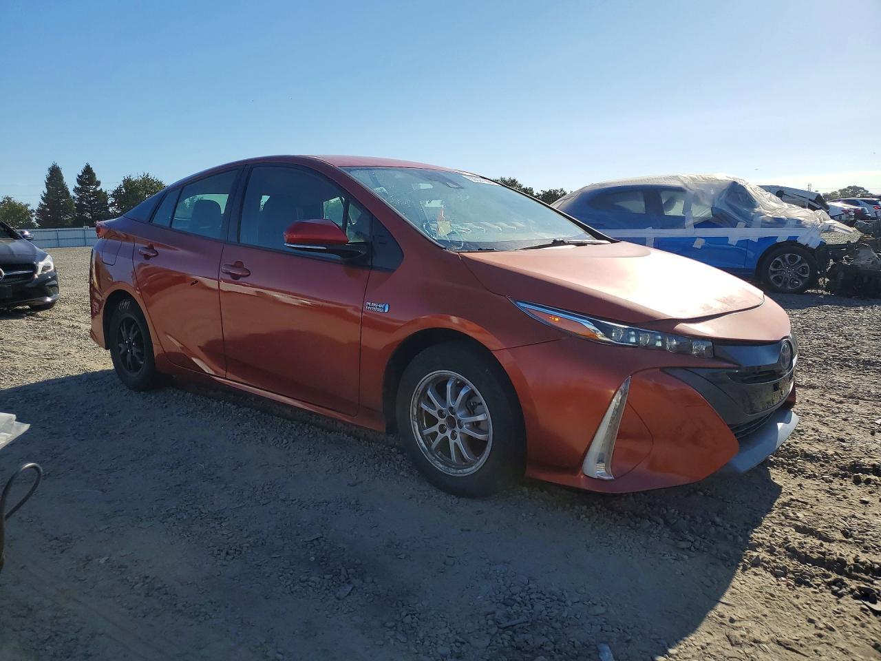 2017 Toyota Prius Prime Premium - Image 4
