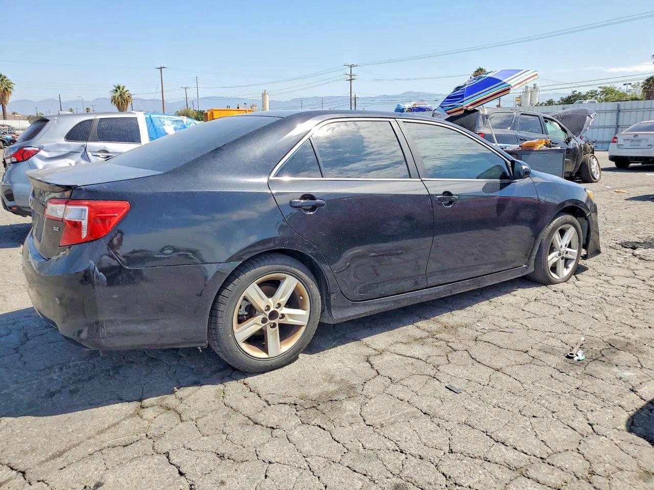2014 Toyota Camry Se - Image 3