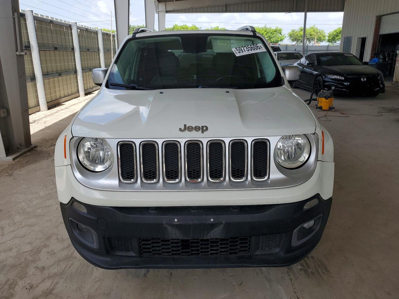 2015 Jeep Renegade Limited - Image 5