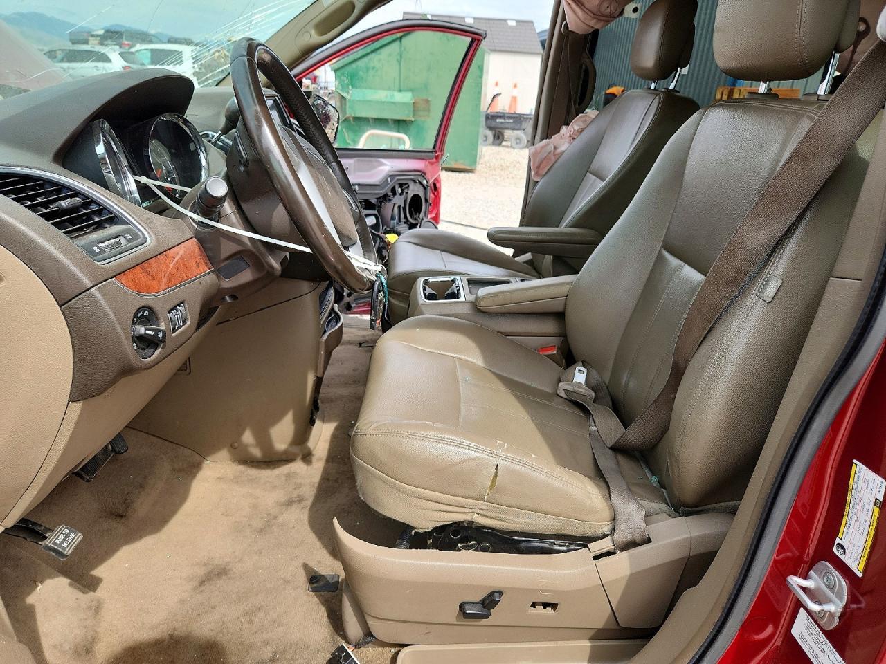 2013 Chrysler Town & Country Touring - Фото 7