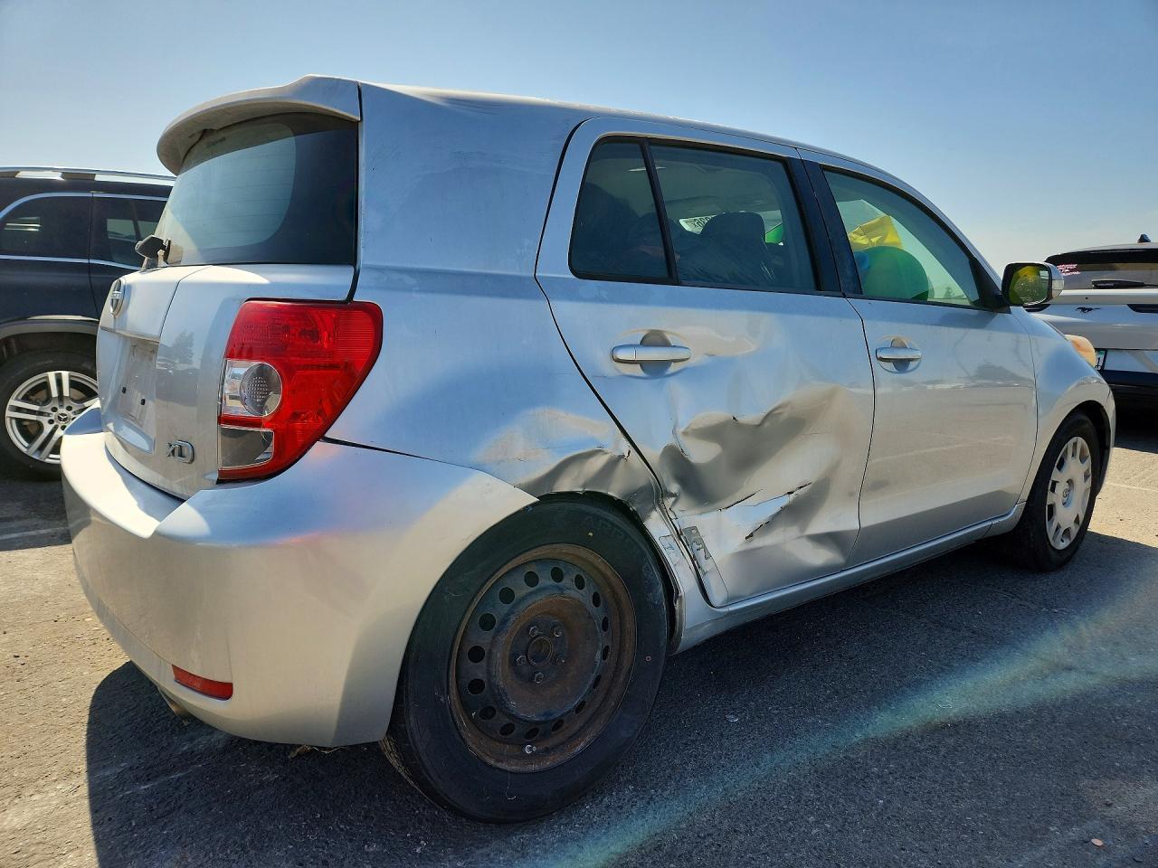 2011 Scion Xd Base - Фото 3