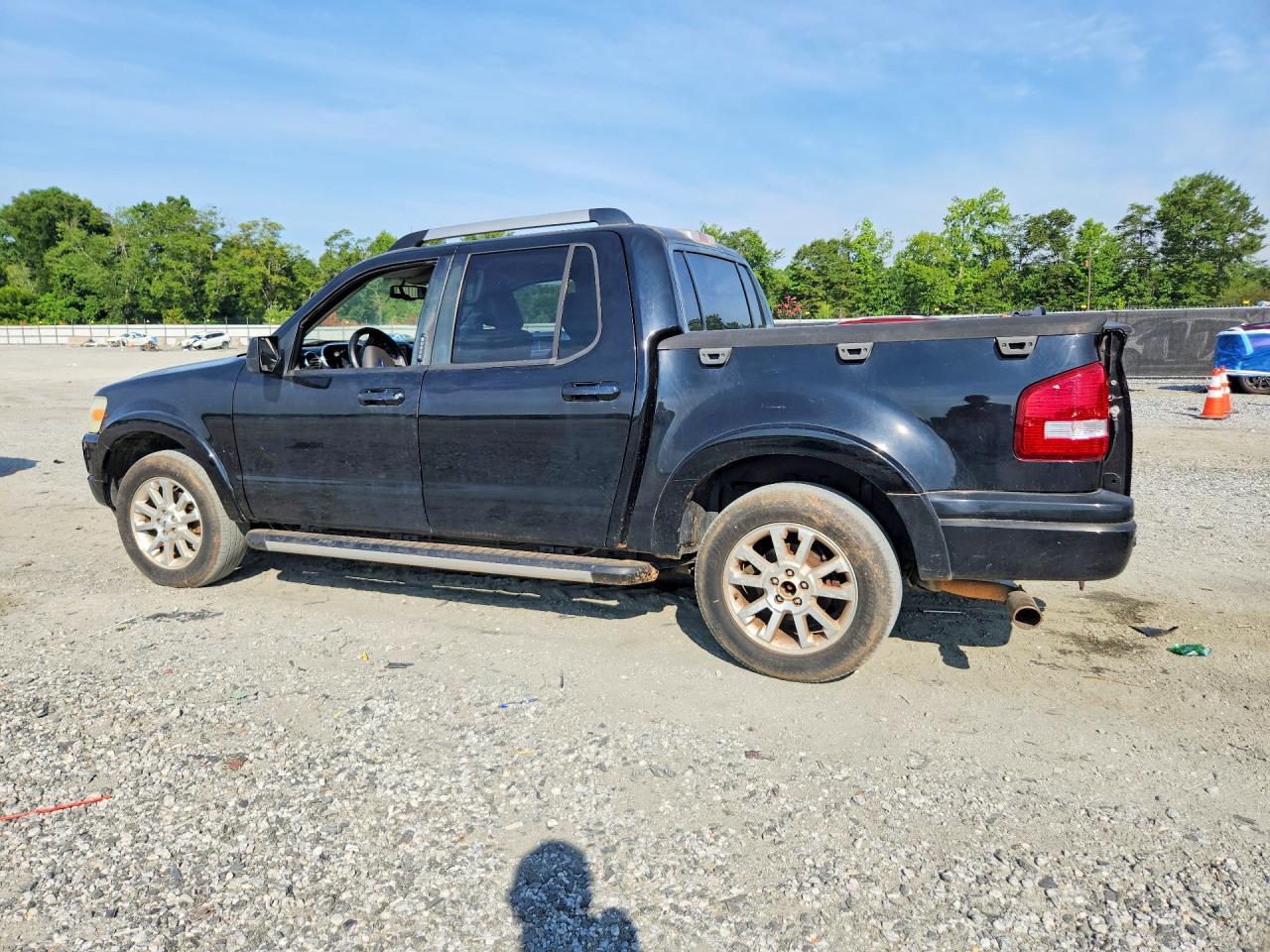 2009 Ford Explorer Sport Trac Limited - Image 2