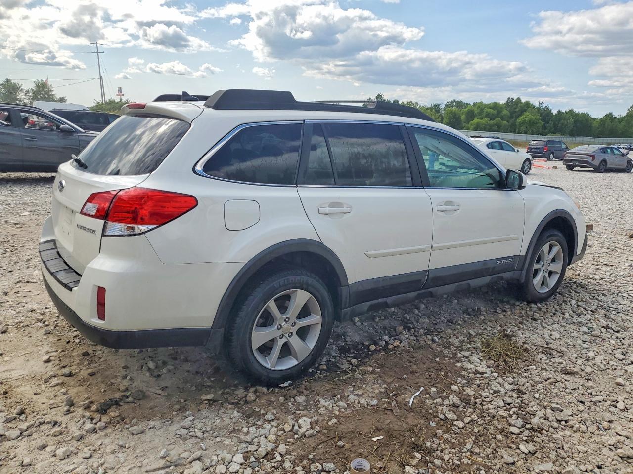 2014 Subaru Outback 2.5I Premium - Image 3