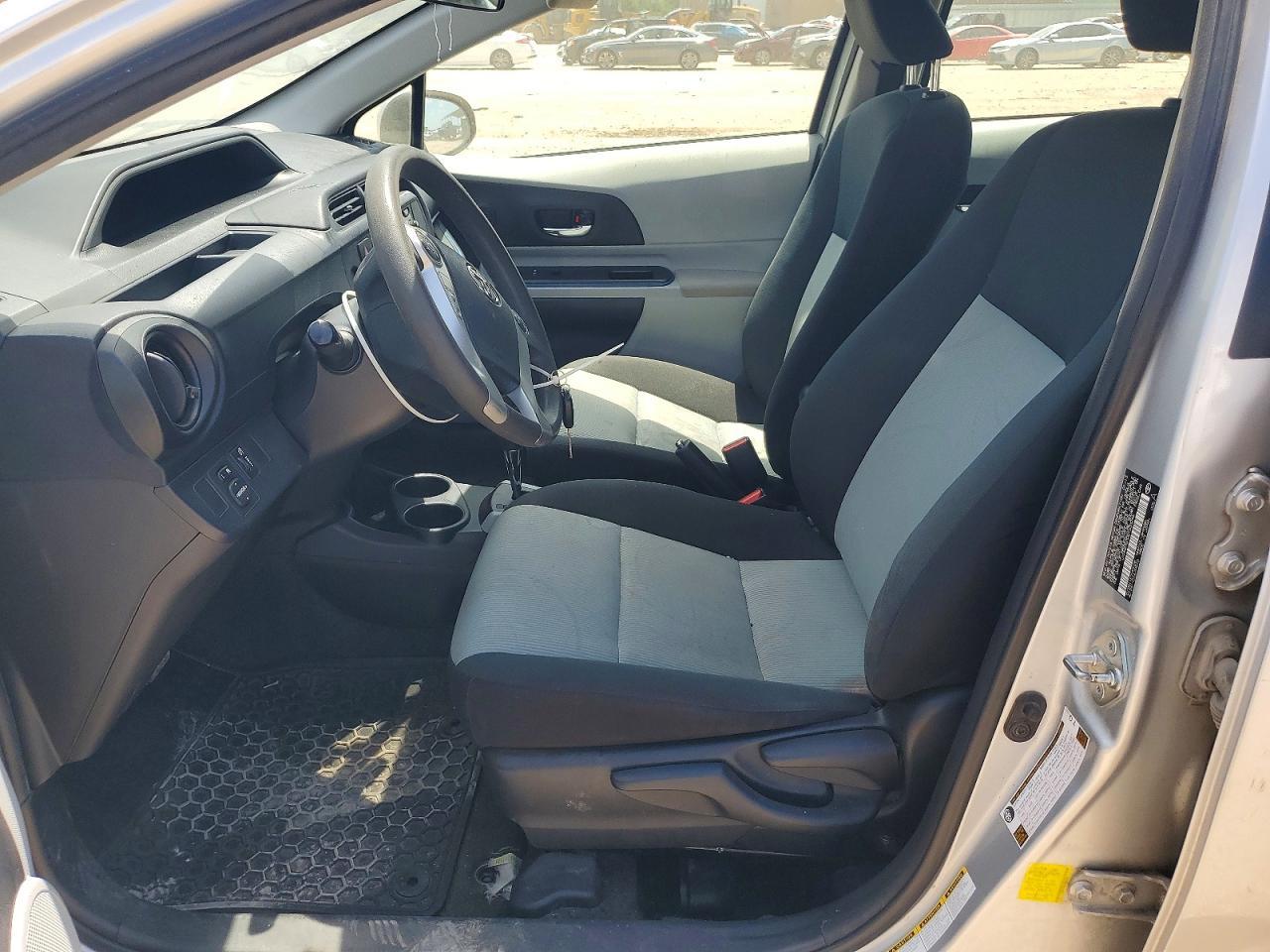 2013 Toyota Prius C Two - Фото 7