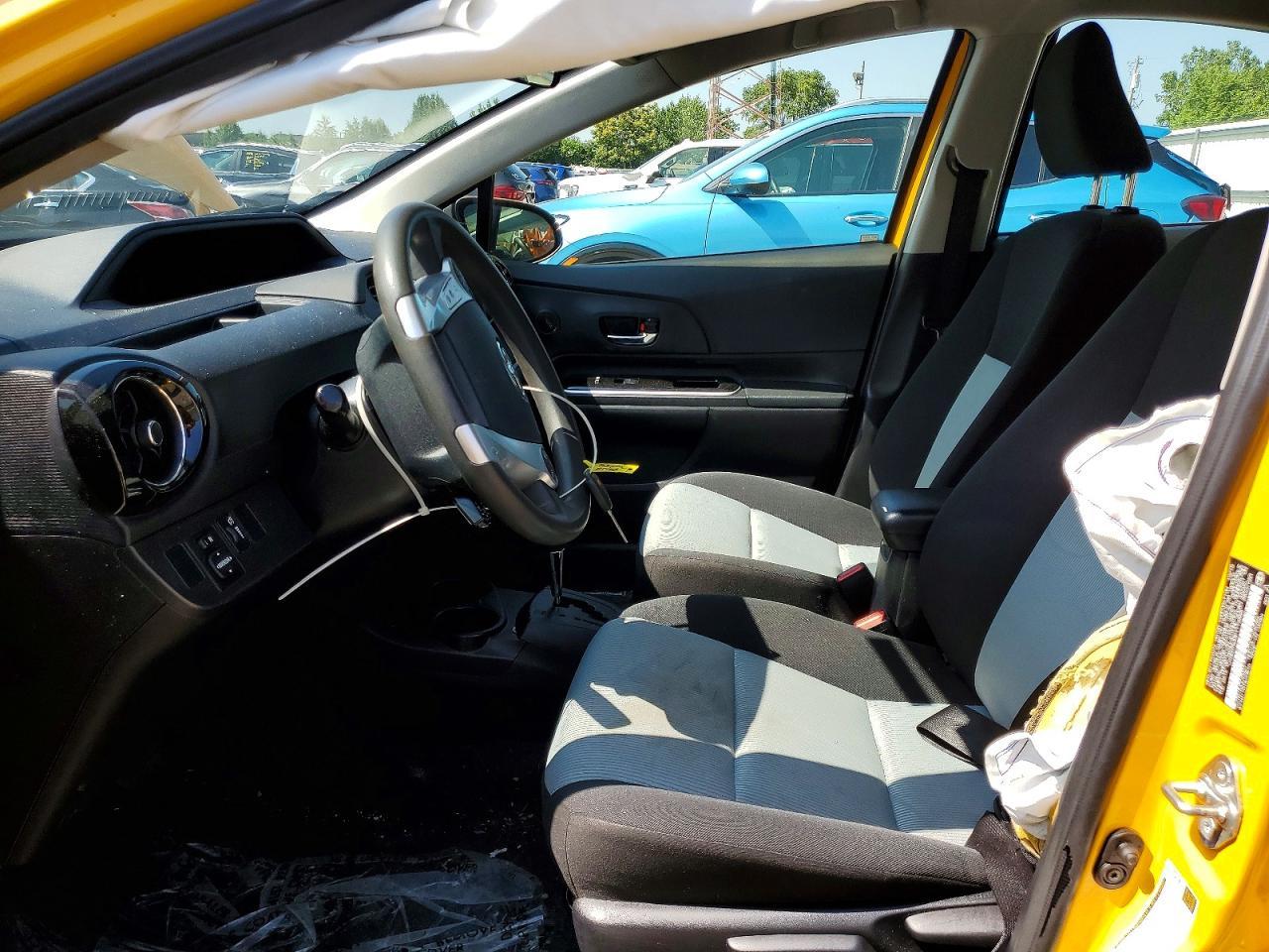 2015 Toyota Prius C Two - Фото 7