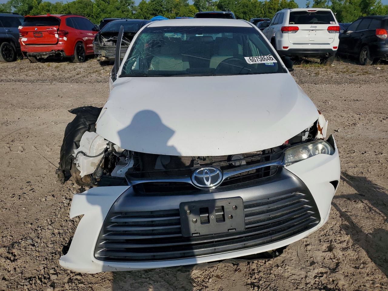2016 Toyota Camry Le - Фото 5