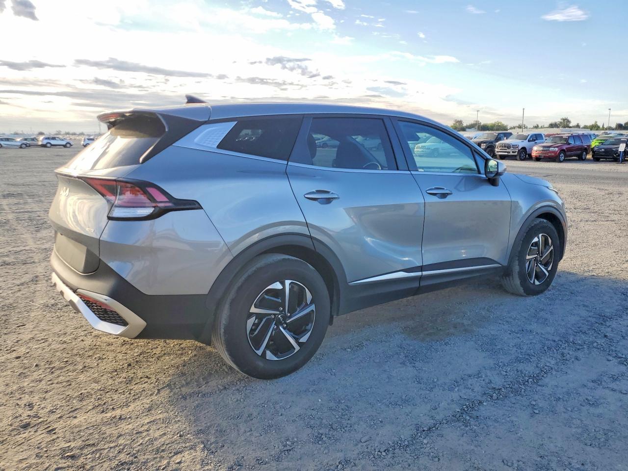2024 Kia Sportage Hybrid Lx - Image 3