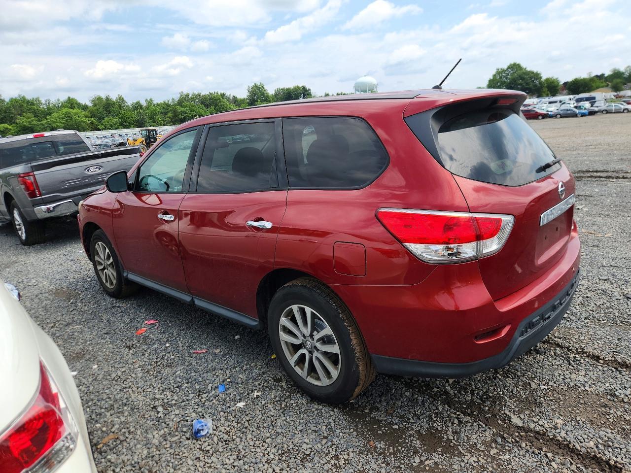 2014 Nissan Pathfinder S - Image 2