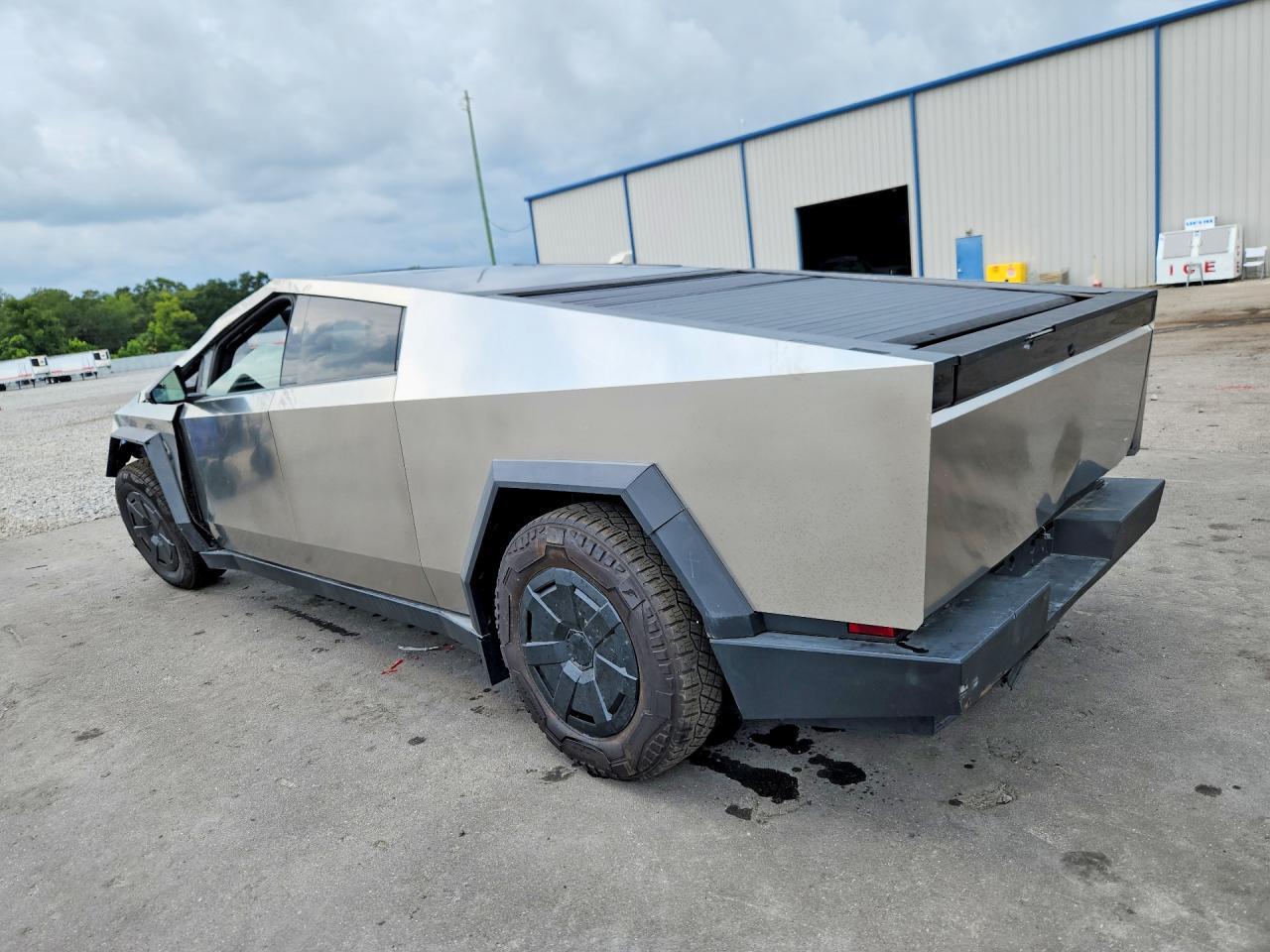 2025 Tesla Cybertruck - Фото 2